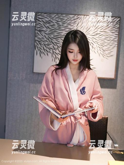 秀人网 - 有没有人说过，小热巴的“图集”就像在推我“下载”美足？