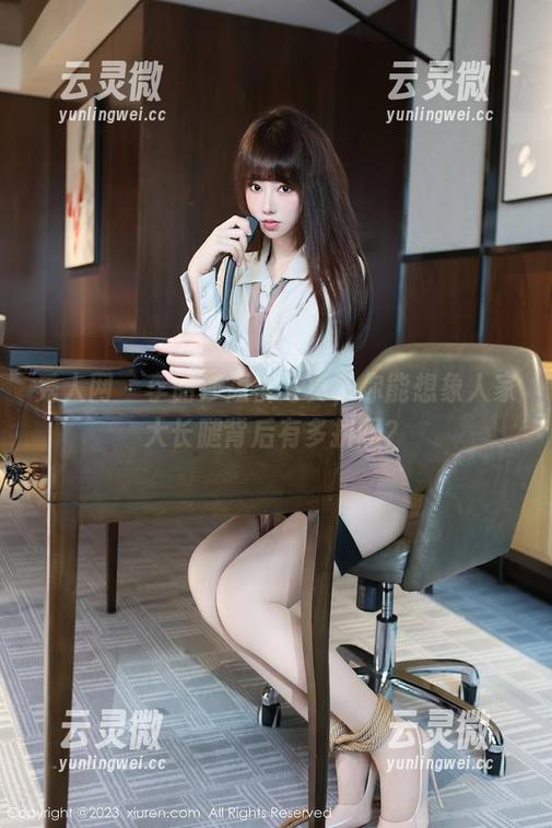 秀人网 - 李丽莎短裤写真，你能想象人家大长腿背后有多拼吗？