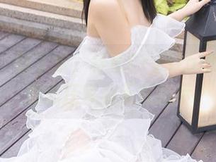 秀人网 – 除了水，梓萱Crystal的浴缸私房里还藏着无数暗示