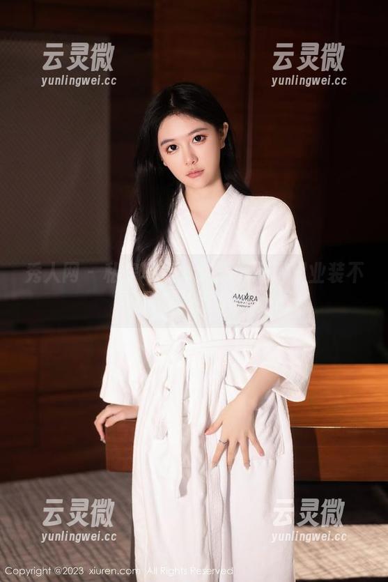 秀人网 - 私房写真：沈思怡证明职业装不再只是‘工作服’