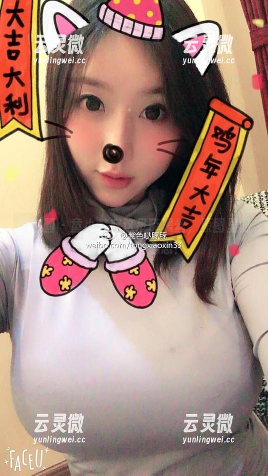 童小芯 微密圈 - 童小芯穿这吊带黑丝,原图里隐藏了多少小心思?