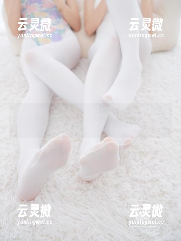 紧急企划 - 图集：一只喵喵梓的美足，让人忍不住想多看几眼。
