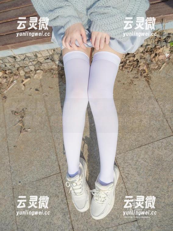 紧急企划 - 小恩的办公室原图，最新一辑：抱歉，是我在偷看文件夹里的童趣。