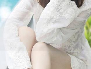 美媛馆 – 徐小宝Jessie的图片，夏日阳伞下的轻松一刻