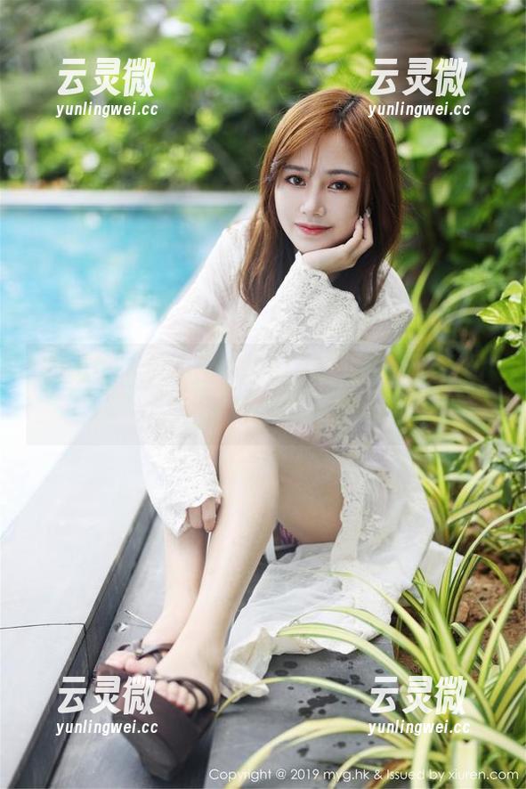 美媛馆 - 徐小宝Jessie的图片，夏日阳伞下的轻松一刻