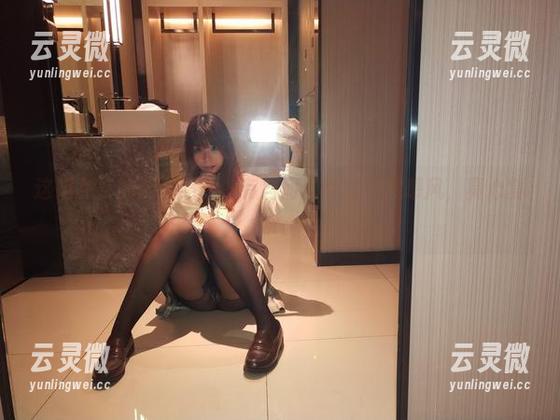 这组免费的厨娘照片，有自闭颜球球的冥想风，真心复杂。