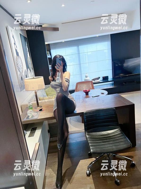 葛征 微密圈 - 葛征运动白袜徽章——高清写真让人忍不住想研究一下。