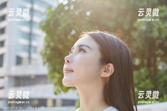 蜜桃社 - 看看爱丽莎Lisa的户外写真合集，我要怀疑我的审美了。