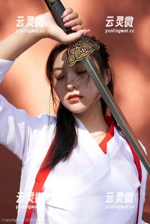 蜜桃社 - 图集：真希在豹纹中，咦，这姿势太撩了吧！