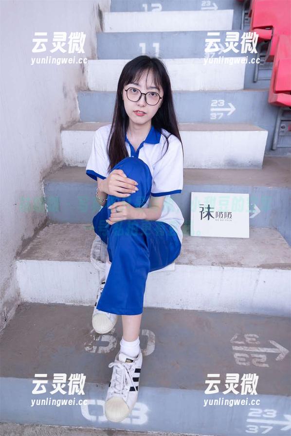 袜啵啵 - 写真不只是花瓶，小甜豆的空军一号私拍更有玄机。