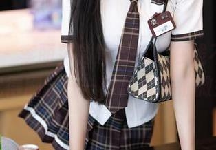 语画界 – 李丽莎的睡衣秀，在线不到3秒，就得刷新——图片真的很微妙。