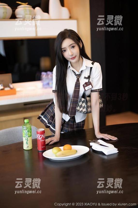 语画界 - 李丽莎的睡衣秀，在线不到3秒，就得刷新——图片真的很微妙。