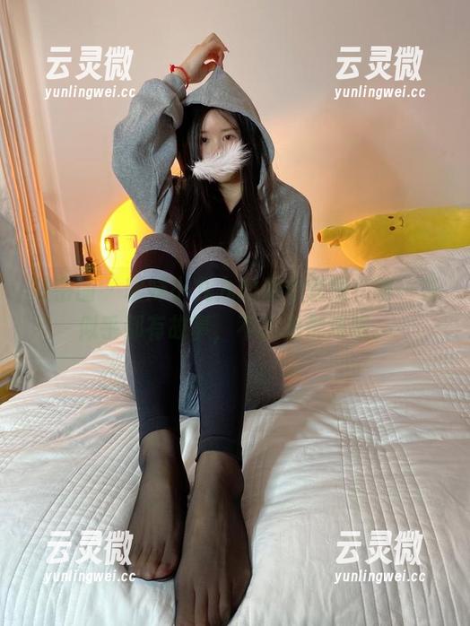 微密圈 - 软妹小九九的甜心套图，每一幕似乎都有故事，不去想都难呢。