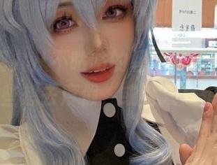 继续看阿九从不咕咕的碧蓝航线美图，我突然有些想去度假，或者只是想泡澡？