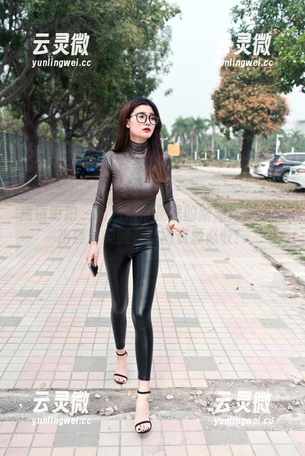 魔镜街拍-婷婷 魔镜街拍 - 白色吊带是我的新宠!婷婷秀出黑丝美腿,套图资源必收!