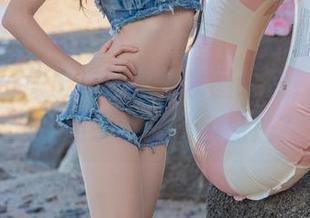 黏黏团子兔出品的黑色套图分享，敢不敢对着镜子试试黑色魔法？